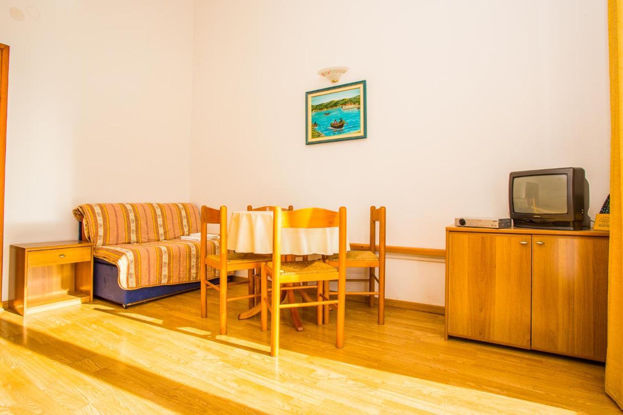 Apartmani Pava Omis Ngoại thất bức ảnh
