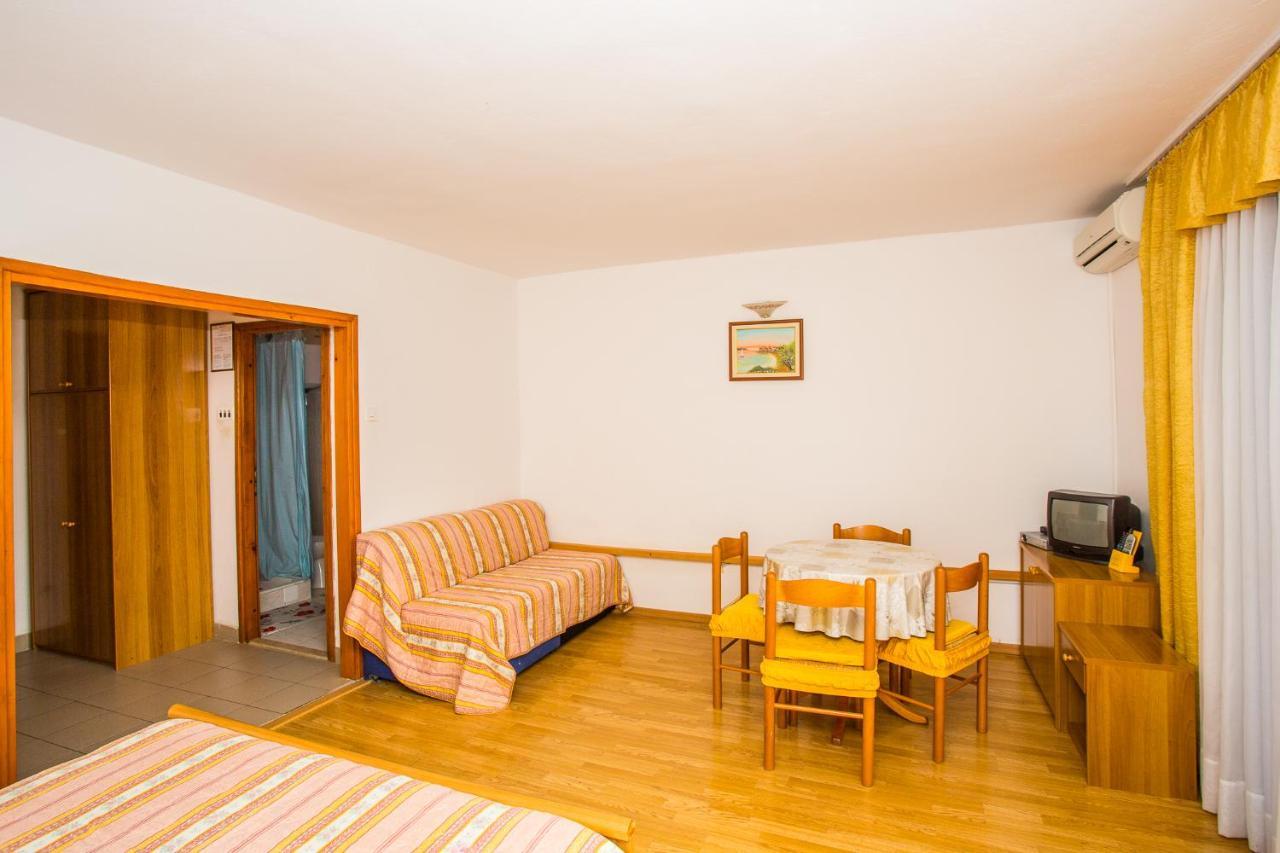 Apartmani Pava Omis Ngoại thất bức ảnh