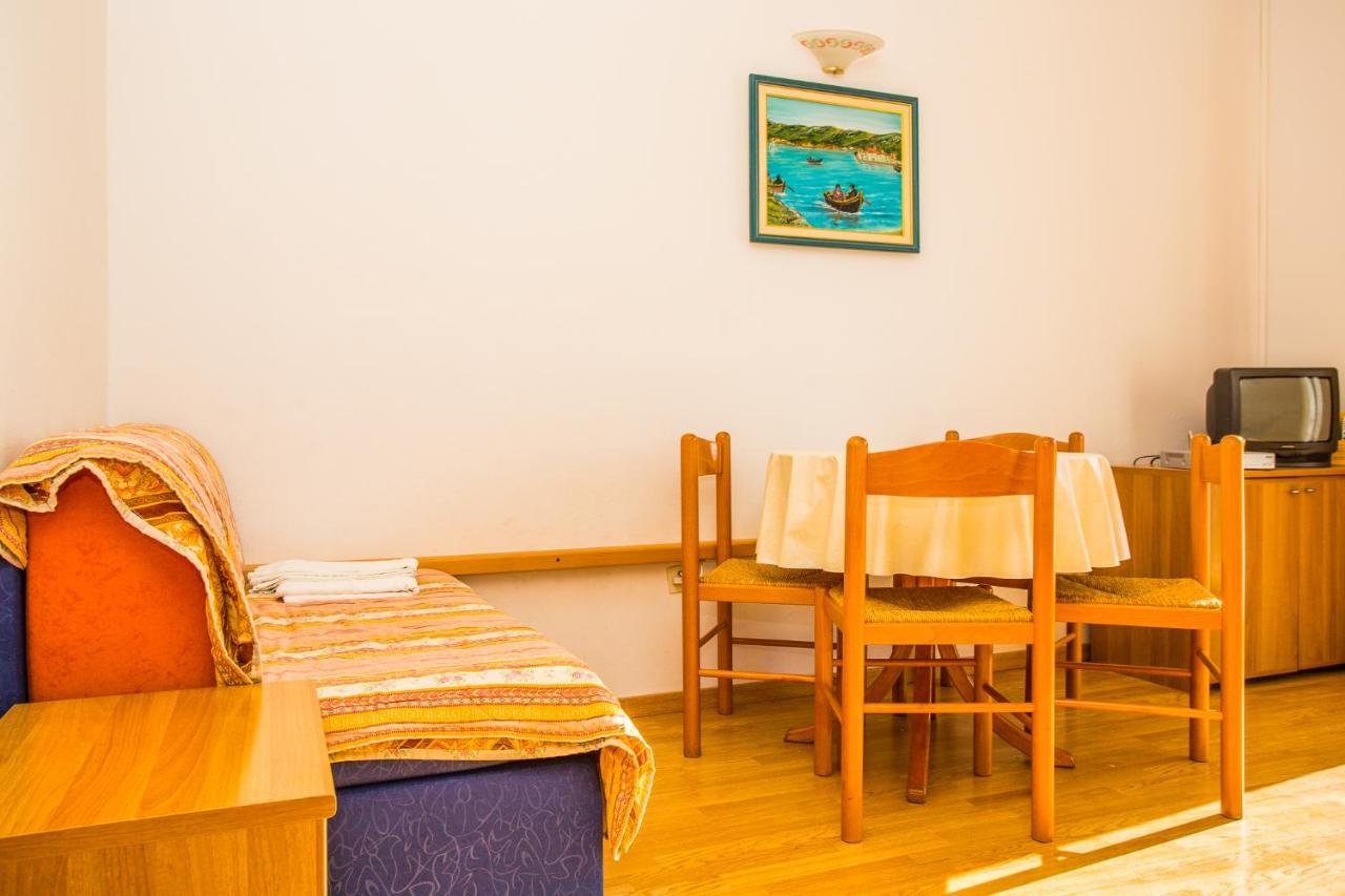 Apartmani Pava Omis Ngoại thất bức ảnh